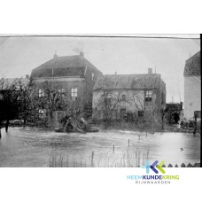 Achterzijde dorpsdijk zicht van uit de Komstraat huis van Dungen en Kluutman